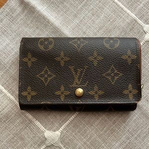 LV AUTHENTIC Monogram Wallet